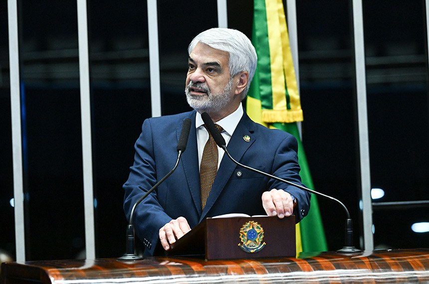 Em discurso, à tribuna, senador Humberto Costa (PT-PE).