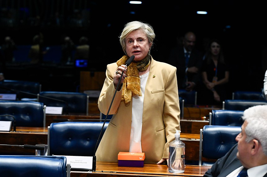 À bancada, em pronunciamento, senadora Margareth Buzetti (PSD-MT). 