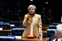 À bancada, em pronunciamento, senadora Margareth Buzetti (PSD-MT). 