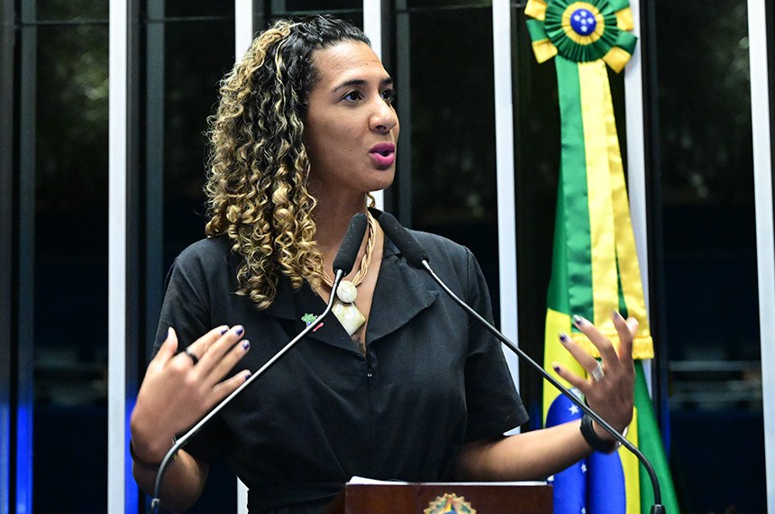 Ministra da Igualdade Racial, Anielle Franco disse que é preciso conter feminicídios e violência contra a mulher - Foto: Geraldo Magela/Agência Senado