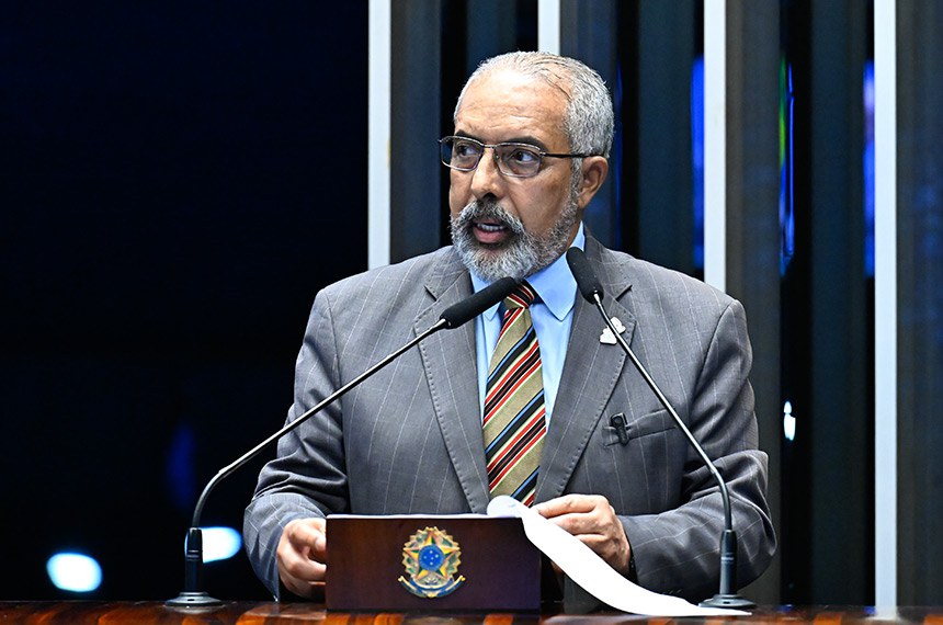 Em discurso, à tribuna, senador Paulo Paim (PT-RS).