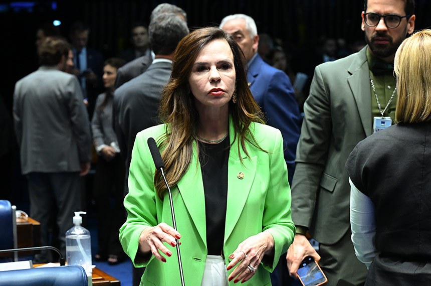 Senadora Professora Dorinha Seabra (União-TO) em pronunciamento à bancada.