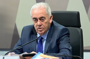 Mesa: 
presidente da CCJ, senador Otto Alencar (PSD-BA).