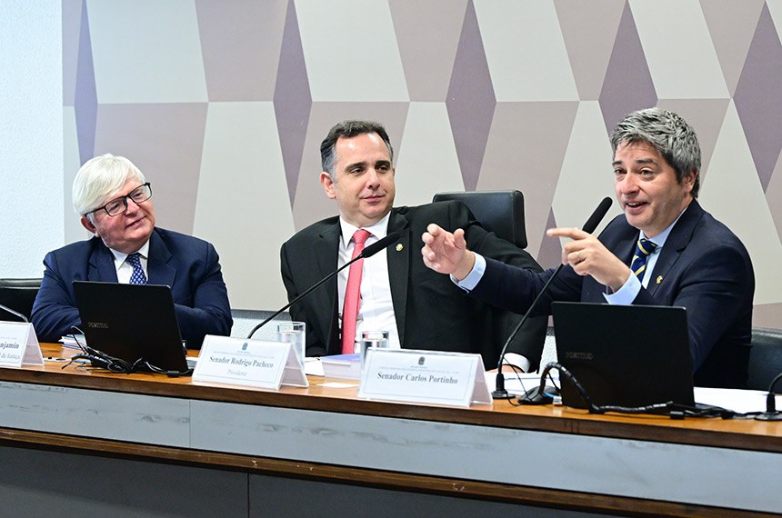 Mesa: 
presidente do Superior Tribunal de Justiça (STJ), ministro Herman Benjamin; 
presidente da CTCIVIL, senador Rodrigo Pacheco (PSD-MG); 
senador Carlos Portinho (PL-RJ) - em pronunciamento.