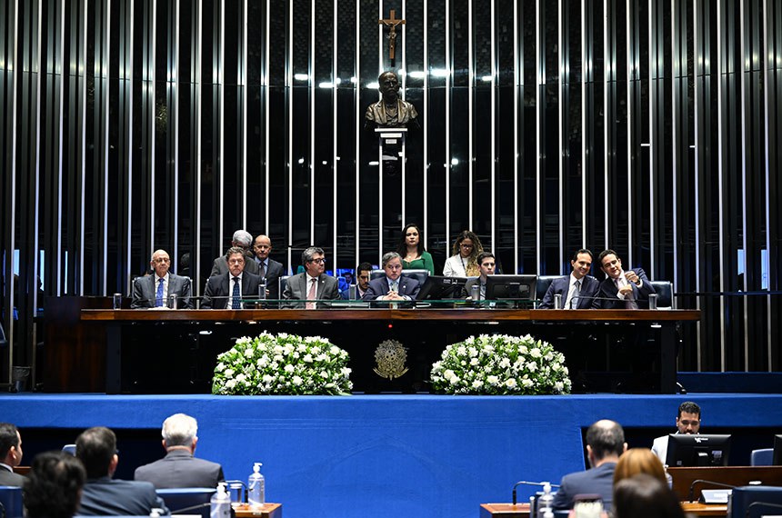 Mesa: 
presidente da Datagro, Plinio Nastari;
presidente da Federação dos Plantadores de Cana do Brasil, Paulo Leal;
senador Fernando Farias (MDB-AL);
presidente e requerente desta sessão, senador Efraim Filho (União-PB);
secretário desta sessão;
presidente da União da Indústria de Cana-de-Açúcar e Bioenergia, Evandro Gussi;
presidente da Bioenergia Brasil, Mário Campos.