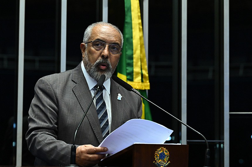Em discurso, à tribuna, senador Paulo Paim (PT-RS).