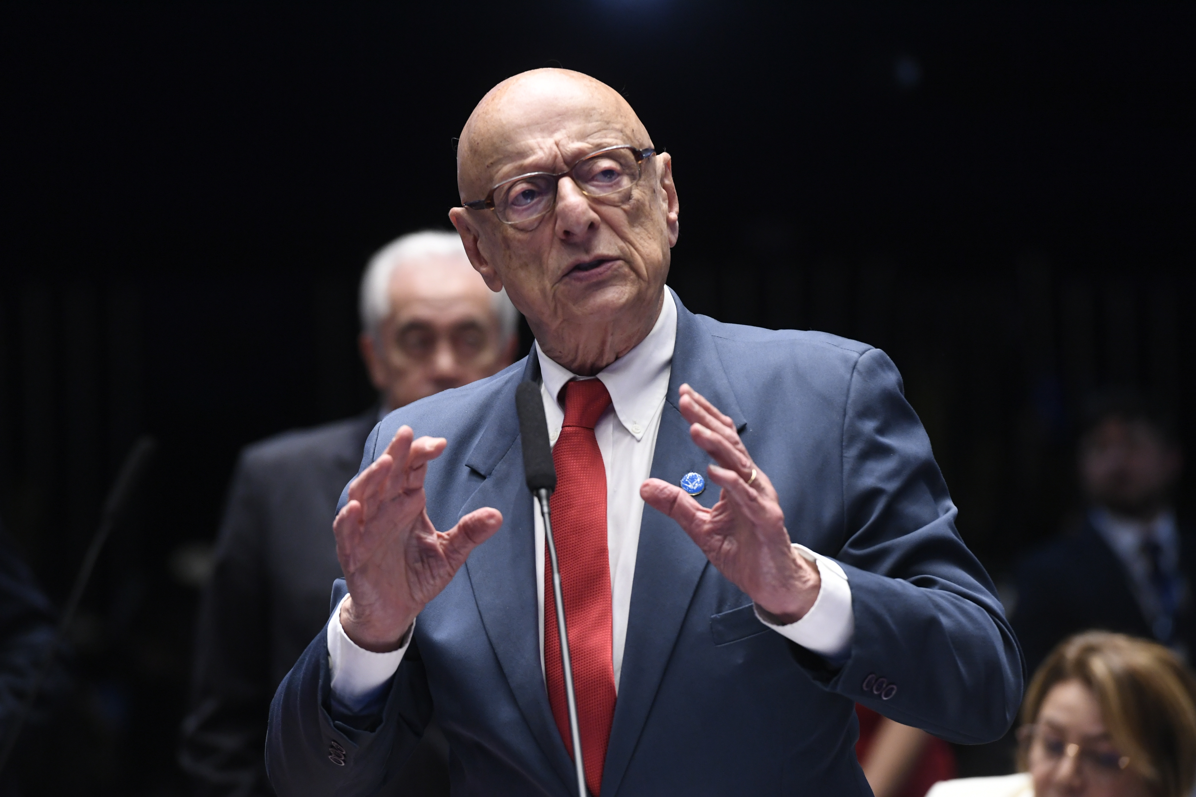 À bancada, em pronunciamento, senador Esperidião Amin (PP-SC).