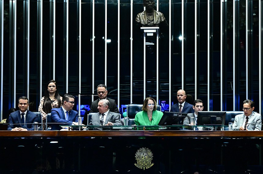 Mesa: 
secretário ministerial associado para a Igreja Adventista na América do Sul, pastor Otávio Barreto;
secretário regional da Sociedade Bíblica do Brasil (SBB) para o Distrito Federal e Centro-Oeste, pastor Gibson Santos;
requerente desta sessão, senador Izalci Lucas (PL-DF);
presidente e requerente desta sessão, senadora Damares Alves (Republicanos-DF);
secretário desta sessão;
presidente do Diretório de Voluntários da Sociedade Bíblica do Brasil (SBB) no Distrito Federal, pastor Elias Castilho;
presidente da Assembleia de Deus em Sobradinho (ADS), pastor Lourival Dias Neto.
