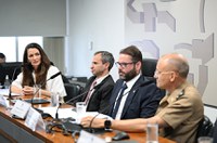 Mesa: 
presidente da Federação de Clubes de Tiro e Comércio de Armas de Santa Catarina (FECCASC), Fabi Venera;
coordenador-geral de Controle de Armas de Fogo, Wellington Clay Porcino Silva;
presidente eventual da CSP, senador Jorge Seif (PL-SC);
diretor de Fiscalização de Produtos Controlados do Exército Brasileiro, André Monteiro Gusmão.