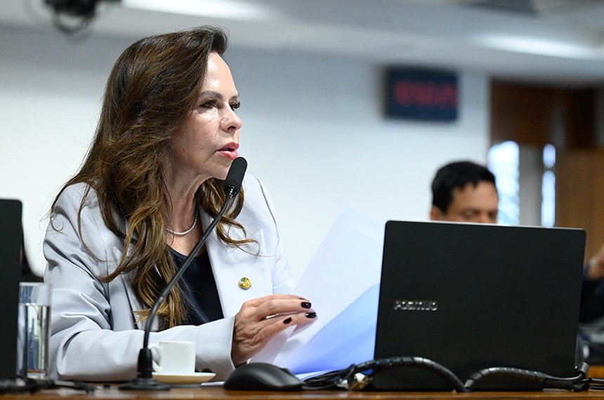 Em pronunciamento, à bancada, senadora Professora Dorinha Seabra (União-TO).