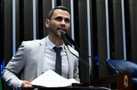 Cleitinho critica gasto com publicidade do BNDES e cobra fiscalização