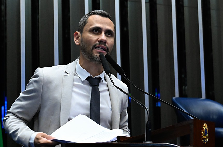 Em discurso, à tribuna, senador Cleitinho (Republicanos-MG).