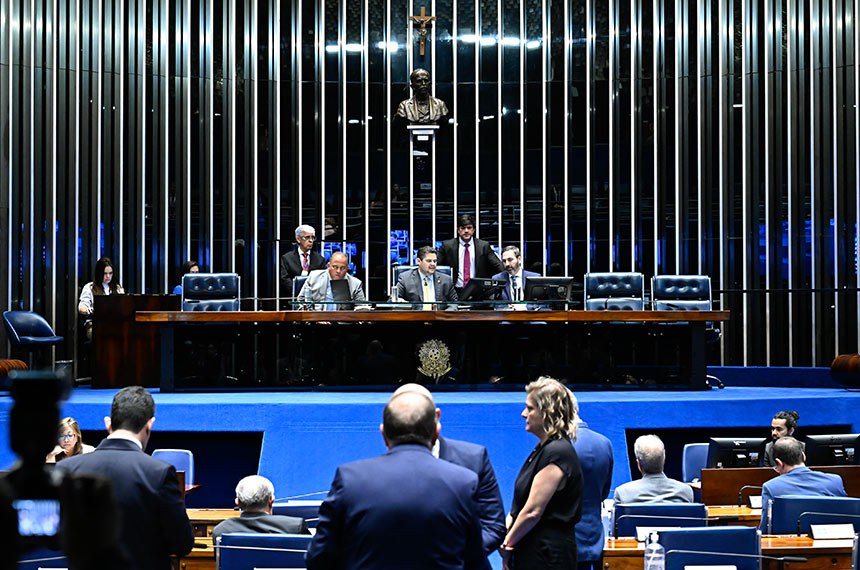 Mesa: 
vice-presidente do Senado Federal, senador Eduardo Gomes (PL-TO); 
presidente do Senado Federal, senador Davi Alcolumbre (União-AP); 
secretário-geral da Mesa do Senado Federal, Danilo Augusto Barboza de Aguiar.