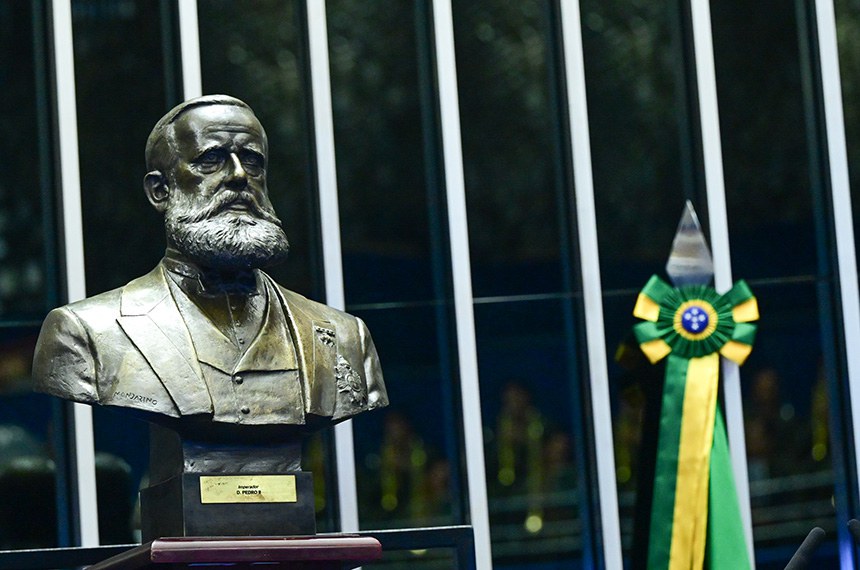Em destaque: Busto em bronze do Imperador Dom Pedro II.