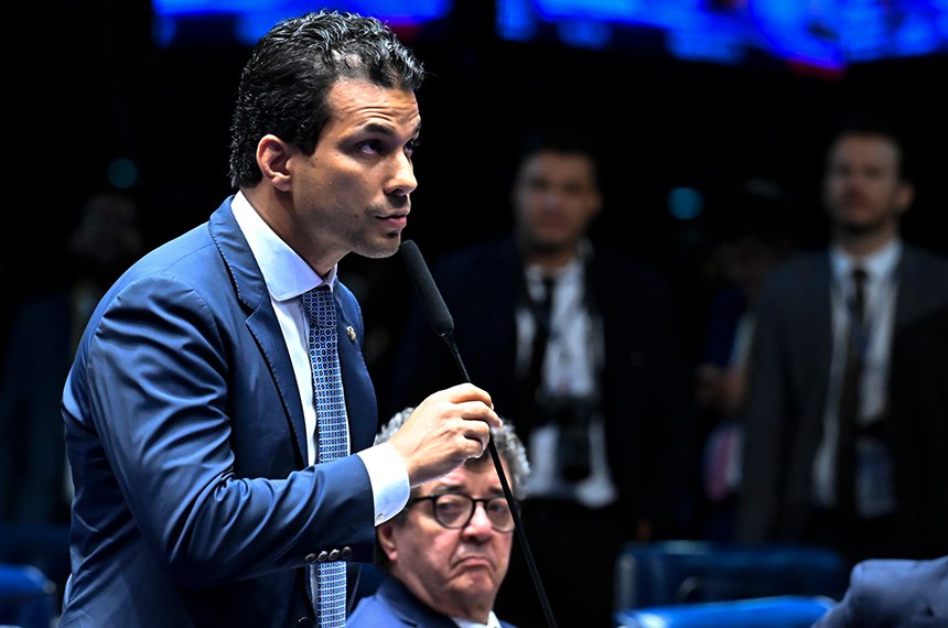 Senador Irajá (PSD-TO) em pronunciamento à bancada.