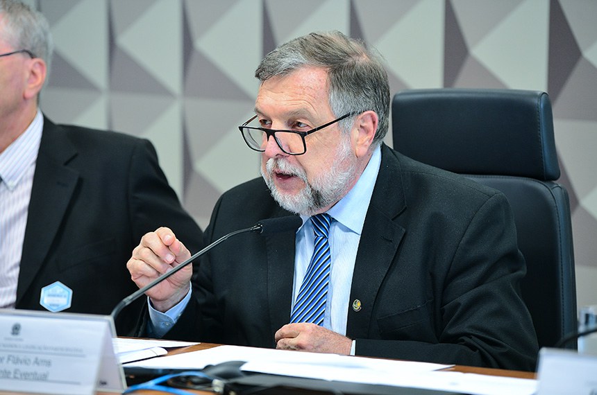 Mesa: 
presidente eventual da CDH, senador Flávio Arns (PSB-PR).