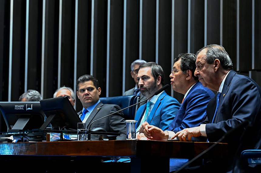 Mesa: 
senador Renan Calheiros (MDB-AL);
presidente do Senado Federal, senador Davi Alcolumbre (União-AP); 
secretário-geral da Mesa do Senado Federal, Danilo Augusto Barboza de Aguiar;
relator do PLP 108/2024, senador Eduardo Braga (MDB-AM)
senador Omar Aziz (PSD-AM).
