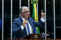 Girão propõe fim do recesso para Congresso investigar INSS e Banco Master