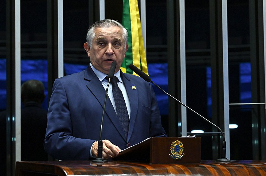 Em discurso, à tribuna, senador Izalci Lucas (PL-DF).