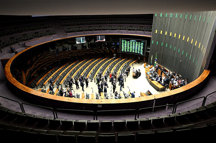 À mesa, presidente do Senado Federal, senador Davi Alcolumbre (União-AP) conduz sessão.