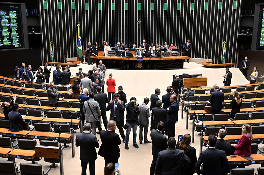 Mesa: 
líder do governo no Congresso Nacional, senador Randolfe Rodrigues (PT-AP); 
presidente do Senado Federal, senador Davi Alcolumbre (União-AP); 
secretário-geral da Mesa do Senado Federal, Danilo Augusto Barboza de Aguiar.