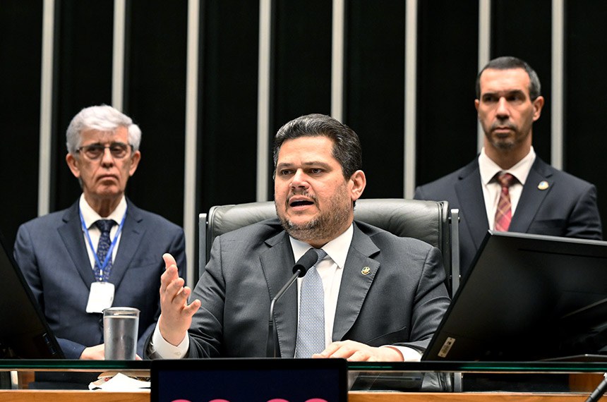 Mesa: 
presidente do Senado Federal, senador Davi Alcolumbre (União-AP).