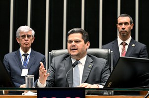 Mesa: 
presidente do Senado Federal, senador Davi Alcolumbre (União-AP).