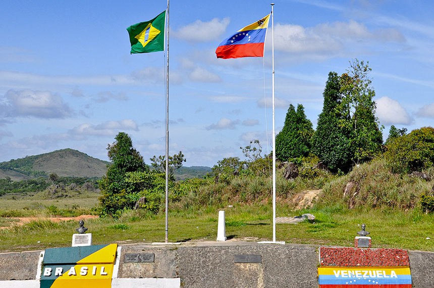 Pacaraima é um município brasileiro localizado no norte do estado de Roraima, na fronteira com a Venezuela. Conhecido como "Polo Norte de Roraima", pelo fato de suas temperaturas serem mais baixas que no resto do estado, por causa da altitude. Sua população, de acordo com estimativas de 2024 do Instituto Brasileiro de Geografia e Estatística (IBGE), era de 22 104 habitantes.