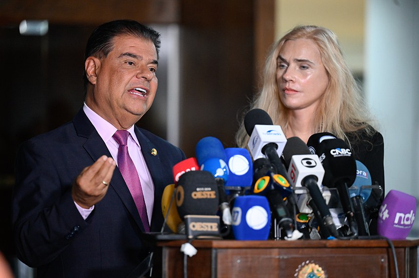 Presidente da Comissão de Relações Exteriores (CRE), senador Nelsinho Trad (PSD-MS), concede entrevista.