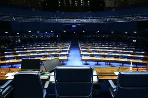 A eleição dos integrantes da nova Mesa do Senado acontece neste sábado (1º). A partir das 10h, será feita a escolha do novo presidente da Casa. E às 11h, serão eleitos os senadores que vão ocupar os demais cargos da Mesa. As regras foram publicadas nessa quarta-feira (29) no Diário do Senado Federal. As inscrições de candidaturas para presidência da Casa devem ser feitas até o início do pronunciamento do primeiro candidato. A votação é secreta e será no painel eletrônico (candidatura única) ou por cédulas (mais de um candidato).