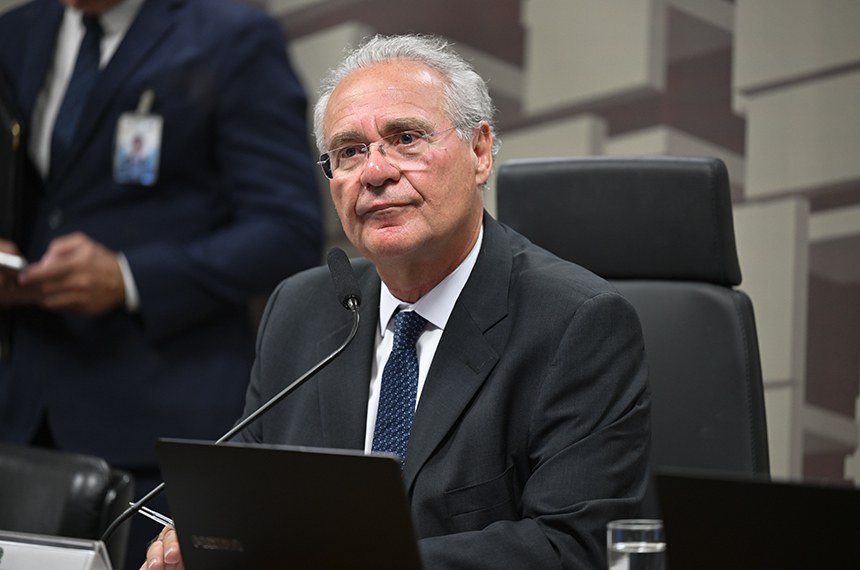 Mesa: 
presidente da CAE, senador Renan Calheiros (MDB-AL).