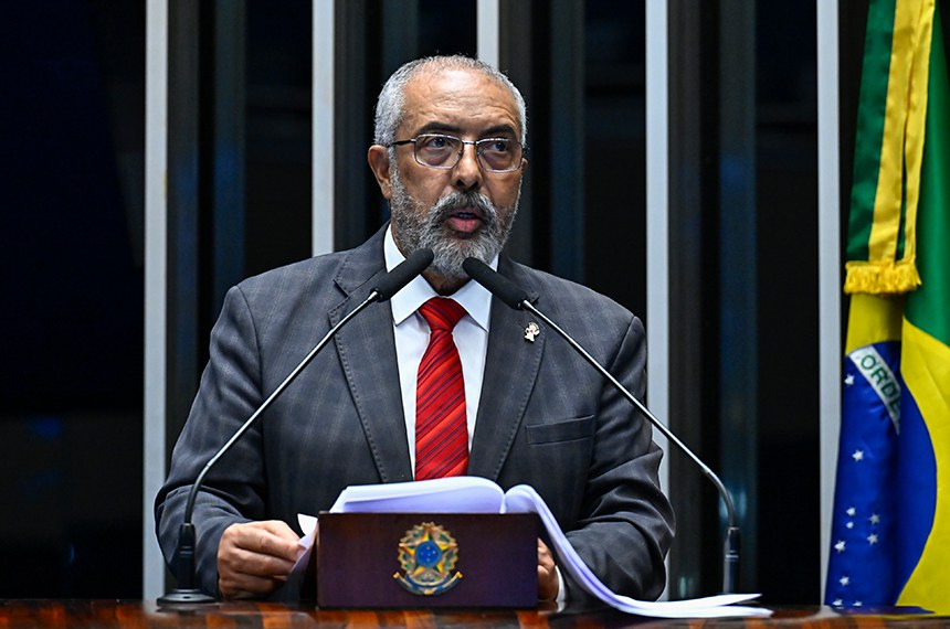 Em discurso, à tribuna, senador Paulo Paim (PT-RS).