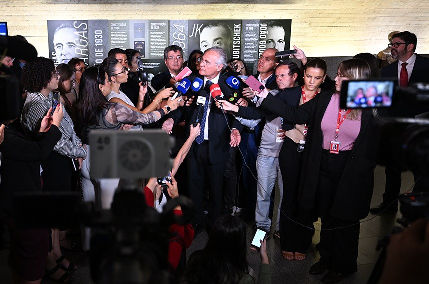 Renan diz que a subcomissão, criada no âmbito da Comissão de Assuntos Econômicos (CAE), terá competência para requisitar informações sigilosas e até propor a quebra de sigilos, conforme a Lei Complementar 105 e ressalta que o objetivo não é competir com uma eventual CPI, mas sim realizar um trabalho complementar de fiscalização permanente do sistema financeiro.