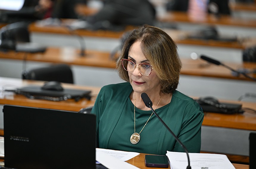 Em pronunciamento, à bancada, relatora do PL 6.547/2019, senadora Damares Alves (Republicanos-DF).