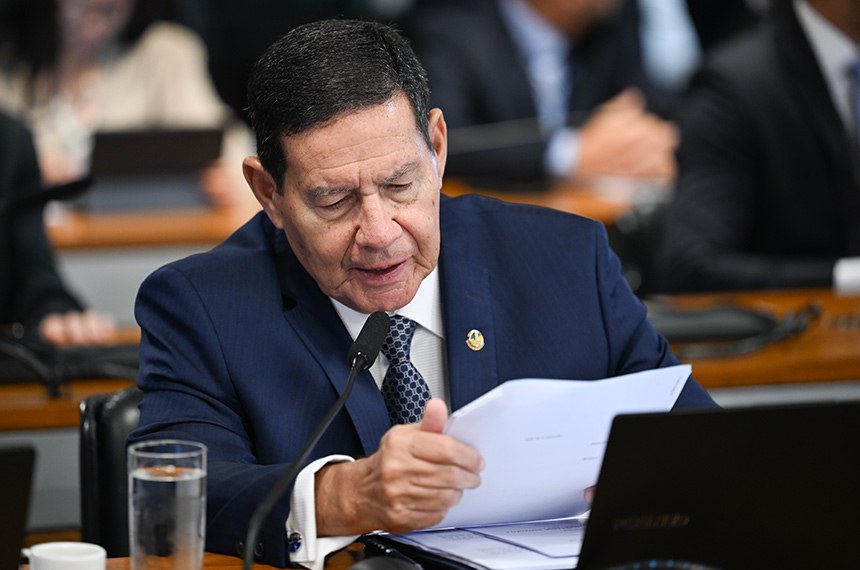 Em pronunciamento, à bancada,  senador Hamilton Mourão (Republicanos-RS).