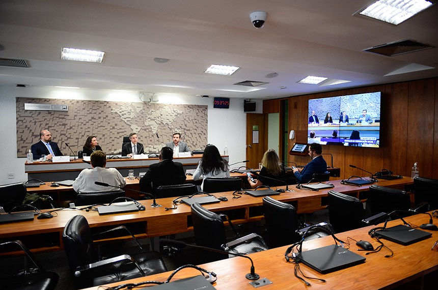 Mesa:
vice-presidente da CCS, Patrícia Blanco; 
presidente da CCS, Miguel Matos.