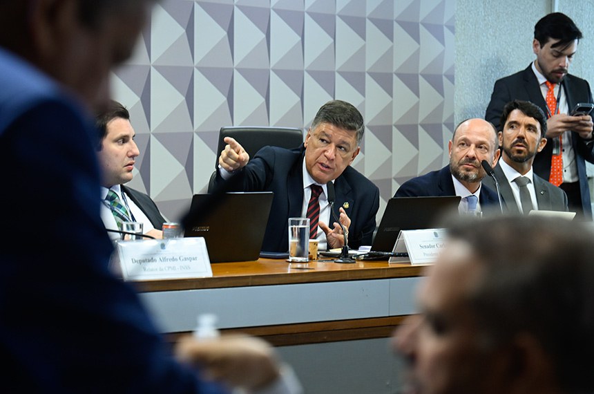Mesa: 
coordenador de Comissões Especiais, Temporárias e Parlamentares de Inquérito (Coceti), Leandro Augusto de Araújo Cunha Bueno; 
presidente da CPMI - INSS, senador Carlos Viana (Podemos-MG); 
presidente do Instituto Nacional do Seguro Social (INSS), Gilberto Waller Júnior; 
procurador-geral do Instituto Nacional do Seguro Social (INSS), Elvis Gallera Garcia.