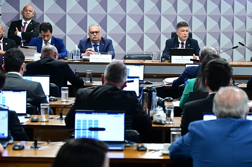 Mesa: 
advogado do Núcleo de Defesa das Prerrogativas Parlamentares do Senado Federal, Marcelo Cheli de Lima; 
vice-presidente da CPMI - INSS, deputado Duarte Junior (PSB-MA); 
relator da CPMI - INSS, deputado Alfredo Gaspar (União-AL); 
coordenador de Comissões Especiais, Temporárias e Parlamentares de Inquérito (Coceti), Leandro Augusto de Araújo Cunha Bueno; 
presidente da CPMI - INSS, senador Carlos Viana (Podemos-MG).