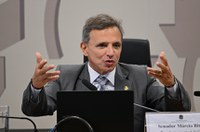 Avança proposta que pode derrubar restrições para armas de fogo