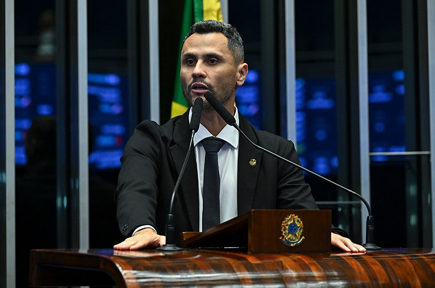 Em discurso, à tribuna, senador Cleitinho (Republicanos-MG).