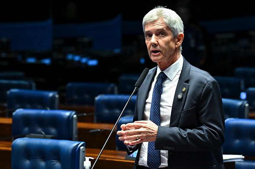 À bancada, em pronunciamento, senador Jaime Bagattoli (PL-RO).