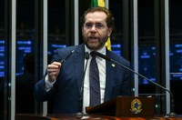 Plínio Valério destaca revogação de concessão de hidrovias amazônicas