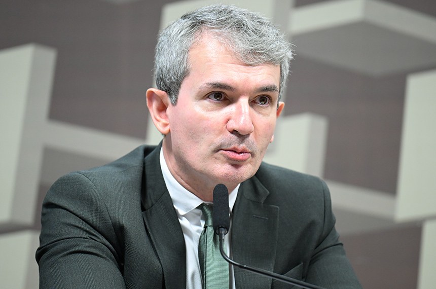 Mesa: 
indicado para exercer o cargo de embaixador do Brasil na Comunidade da Austrália e, cumulativamente, no Estado Independente da Papua Nova Guiné, nas Ilhas Salomão, na República de Fiji, na República de Nauru e na República de Vanuatu, Alexandre Peña Ghisleni (MSF 3/2026) - em pronunciamento.