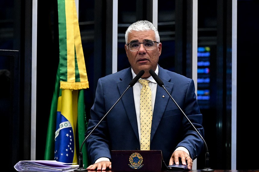 Em discurso, à tribuna, senador Eduardo Girão (Novo-CE).