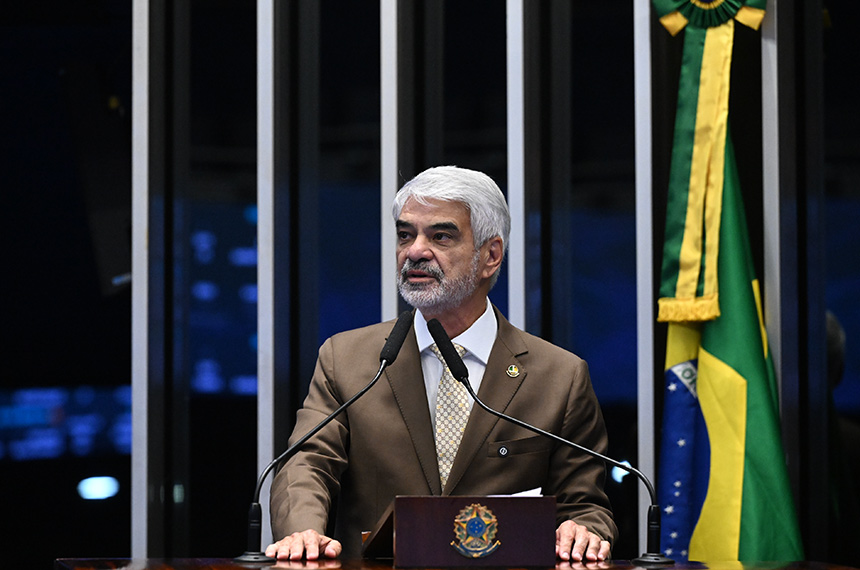 Humberto destaca ações do governo e cobra mudança na jornada de trabalho — Senado Notícias