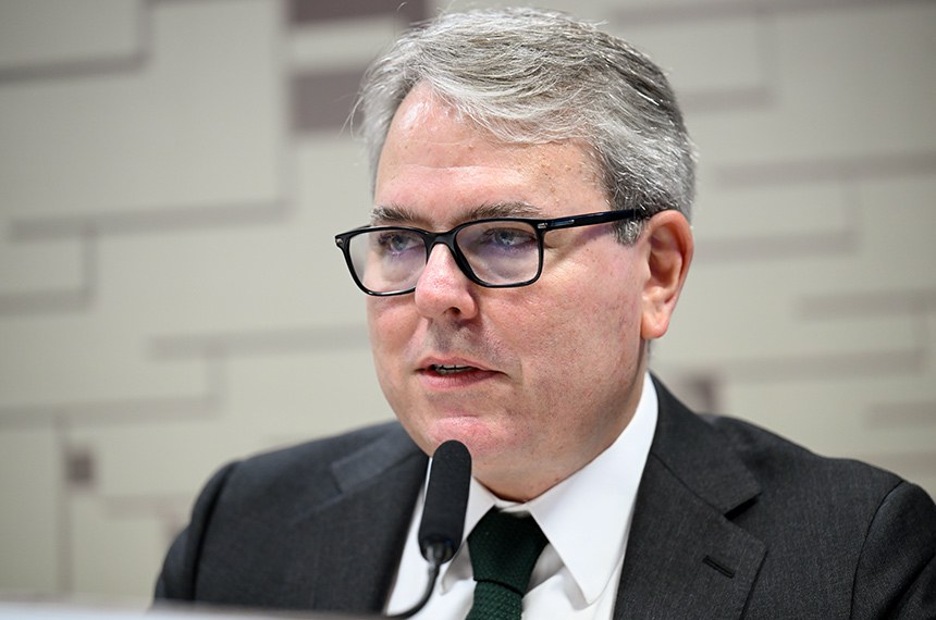 Mesa: 
indicado para exercer o cargo de embaixador do Brasil na República do Quênia e, cumulativamente, na República do Uganda, na República do Burundi e na República Federal da Somália, João Alfredo dos Anjos Junior (MSF 84/2025) - em pronunciamento.