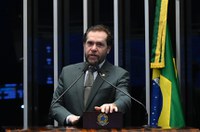 Plínio Valério defende mandatos para ministros do STF