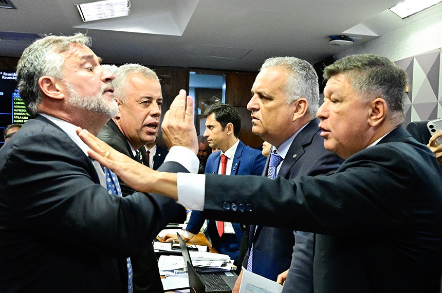 Participam:
vice-presidente da CPMI - INSS, deputado Duarte Junior (PSB-MA); 
relator da CPMI - INSS, deputado Alfredo Gaspar (União-AL); 
presidente da CPMI - INSS, senador Carlos Viana (Podemos-MG);
deputado Evair de Melo (PP-ES);
deputado Paulo Pimenta (PT-RS); 
deputado Rogério Correia (PT-MG).