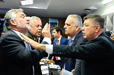 Participam:
vice-presidente da CPMI - INSS, deputado Duarte Junior (PSB-MA); 
relator da CPMI - INSS, deputado Alfredo Gaspar (União-AL); 
presidente da CPMI - INSS, senador Carlos Viana (Podemos-MG);
deputado Evair de Melo (PP-ES);
deputado Paulo Pimenta (PT-RS); 
deputado Rogério Correia (PT-MG).