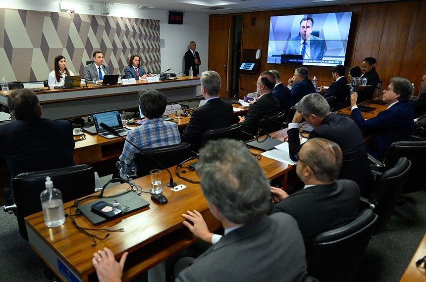 Bancada:
especialista em Direito Digital, Laura Porto; 
docente da FGV Direito-SP, Paulo Doron Rehder de Araujo;
desembargador do Tribunal de Justiça de São Paulo, Rogério Marrone; 
doutor em Direito Civil e Professor do IBMEC-SP, Maurício Bunazar; 
docente na Goethe Universität Frankfurt am Main, Ricardo Campos; 
professor de Direito Civil da Universidade Federal do Paraná (UFPR), Carlos Eduardo Pianovski; 
relatora-geral da Comissão de Juristas para atualização do Código Civil, Rosa Maria de Andrade Nery; 
relator-geral da Comissão de Juristas para atualização do Código Civil, Flávio Tartuce.